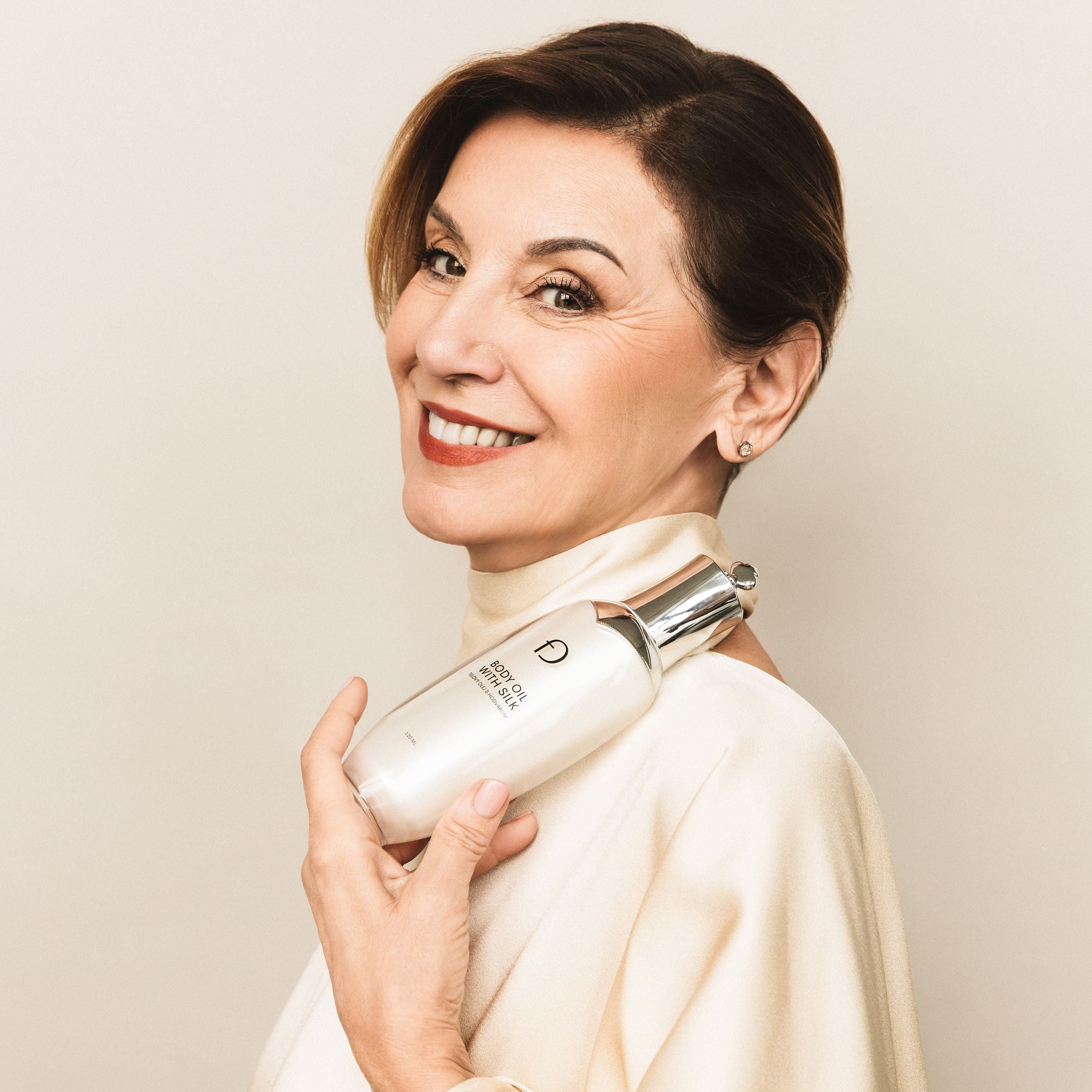 Tělový olej s hedvábím na krk a dekolt