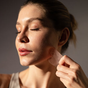 GUA SHA masážní kámen na obličej